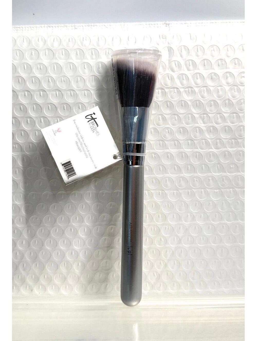 113 It Cosmetics Airbrush Soft Focus Blush Brush #113 - Picture 2 of 3
